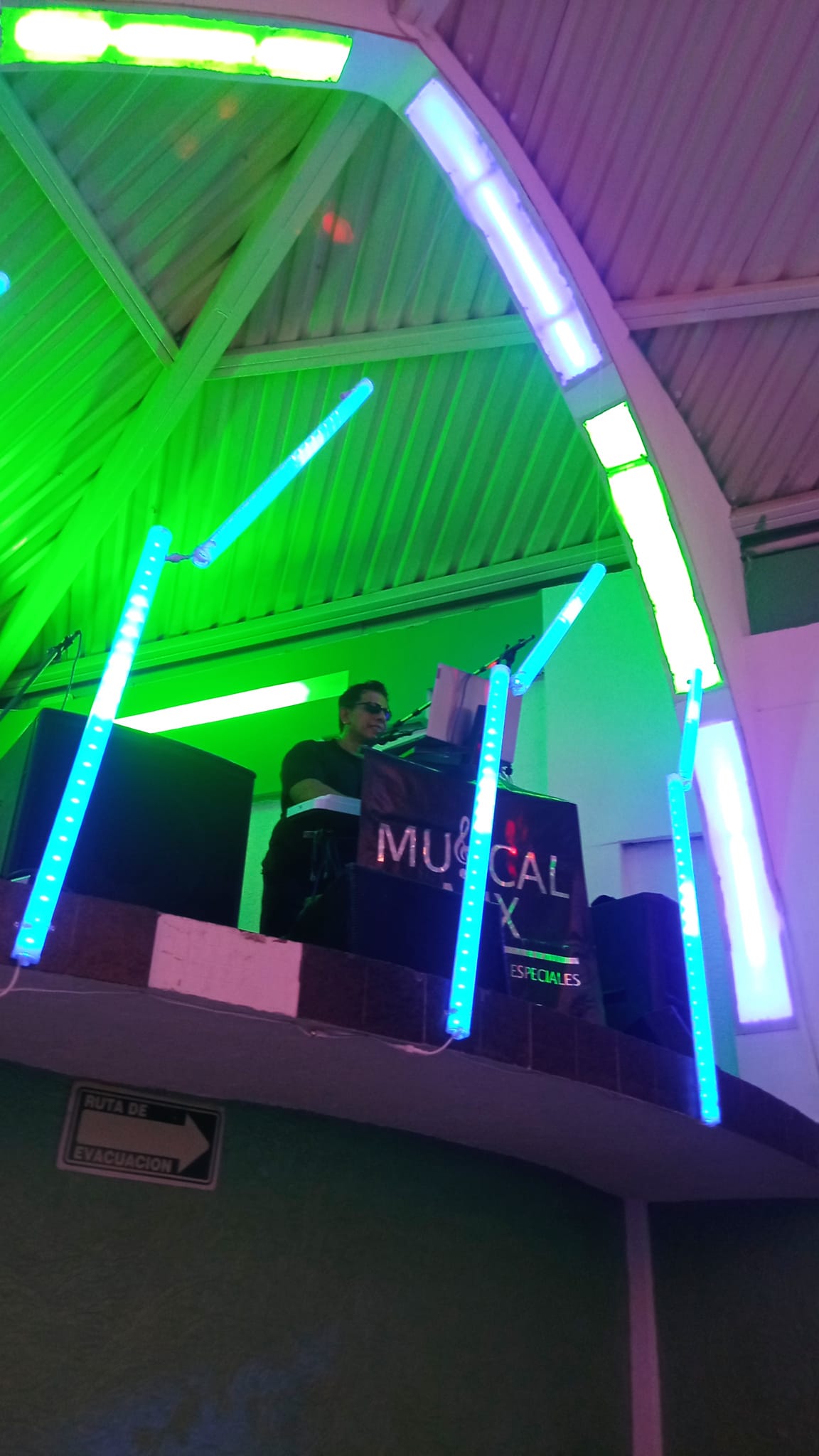 Musical Mix — Show con luces LED en evento corporativo Ciudad de México